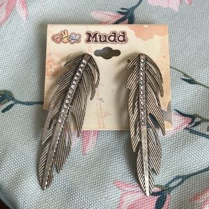 Women’s feather pierced earrings new